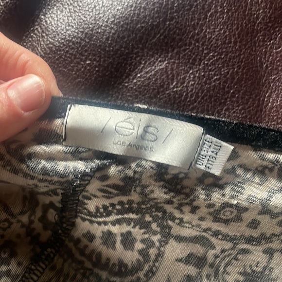 Black and White Paisley Women's Shawl - Picture 4 of 5